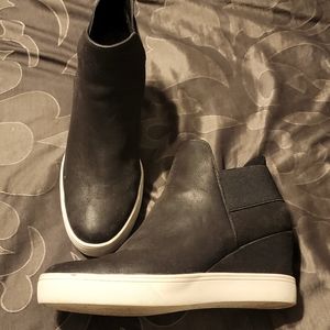 Black wedge sneakers